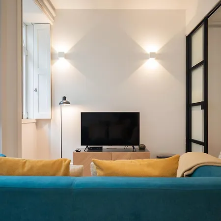 Апартаменты Santa Catarina Charm Downtown Near Metro *