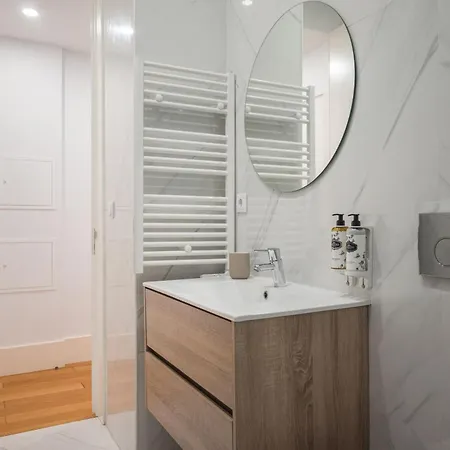 Апартаменты Santa Catarina Charm Downtown Near Metro *